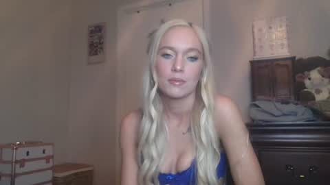Snapshot of caseygirl6879 chatting on November 17, 4:18 am Casey Lakes online show from November 17, 4:18 am