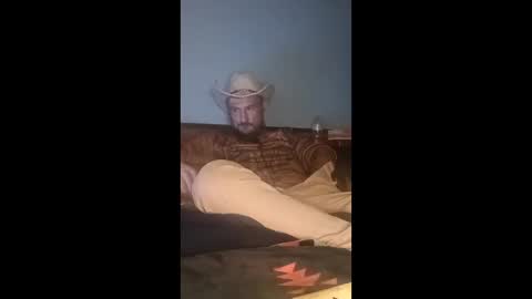 Snapshot of caseyjmcd22 chatting on March 25, 9:04 am okiedadd online show from March 25, 9:04 am