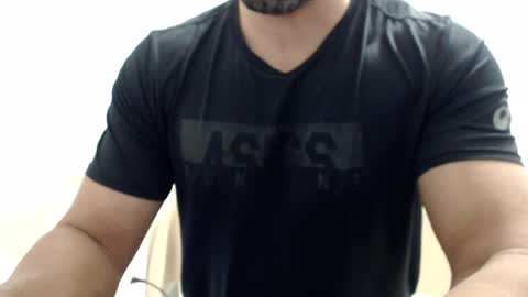 Snapshot of cashmastermuscle77 chatting on July 10, 10:51 am cashmastermuscle77 online show from July 10, 10:51 am