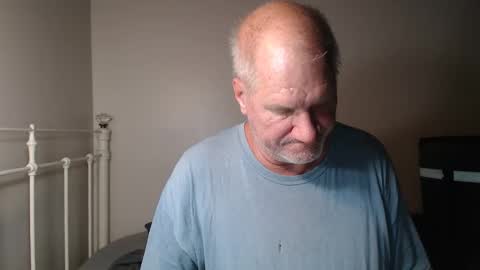 Snapshot of casinocam chatting on April 13, 4:40 am CasinoCam online show from April 13, 4:40 am