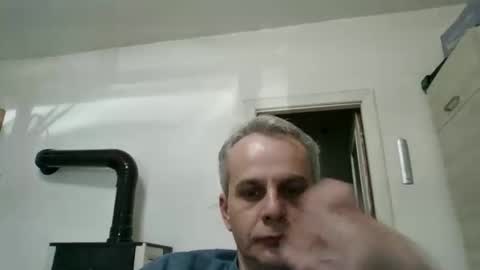 Snapshot of casius_77 chatting on April 11, 4:00 pm casius_77 online show from April 11, 4:00 pm