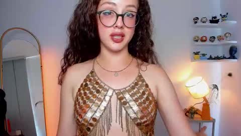 Cassie online show from October 25, 6:35 pm