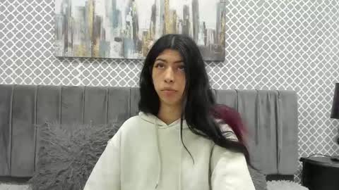 Snapshot of cassie_bloom chatting on October 18, 4:15 am cassie_bloom online show from October 18, 4:15 am