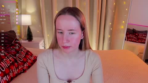 Snapshot of cassie_kelman chatting on December 7, 12:19 am Cassie online show from December 7, 12:19 am