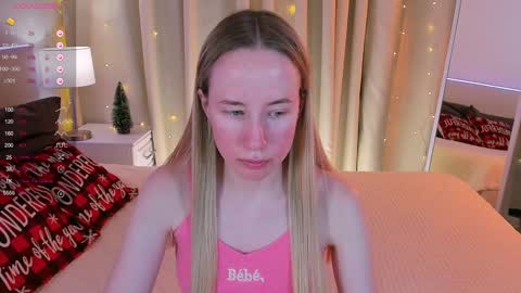 Snapshot of cassie_kelman chatting on December 16, 3:19 am Cassie online show from December 16, 3:19 am