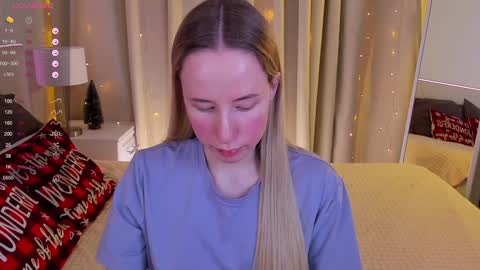 Snapshot of cassie_kelman chatting on December 19, 9:06 pm Cassie online show from December 19, 9:06 pm