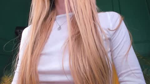 Hello my name is Cassie and my friend Nilo is also here online show from December 30, 7:42 pm