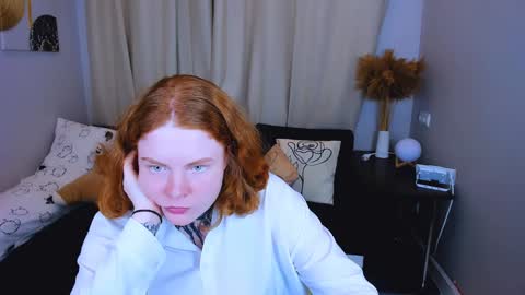 Snapshot of cassie_xkiss chatting on December 17, 7:48 pm Cassie online show from December 17, 7:48 pm