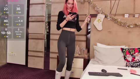 Snapshot of cassiefoxx_ chatting on December 20, 7:39 pm Cassie online show from December 20, 7:39 pm
