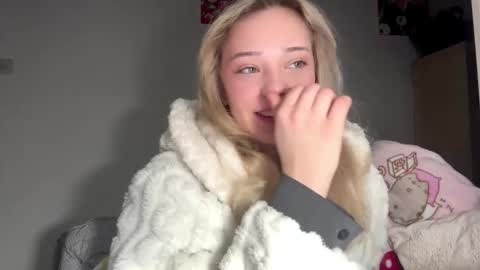 Snapshot of cassijent chatting on February 21, 5:19 am Olivia online show from February 21, 5:19 am