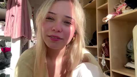 Snapshot of cassijent chatting on February 25, 2:05 pm Olivia online show from February 25, 2:05 pm