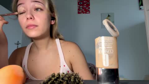 Snapshot of cassijent chatting on February 28, 8:26 am Olivia online show from February 28, 8:26 am