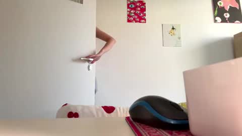 Snapshot of cassijent chatting on March 1, 8:05 am Olivia online show from March 1, 8:05 am