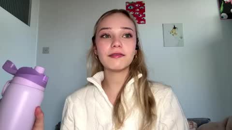 Snapshot of cassijent chatting on March 2, 7:15 am Olivia online show from March 2, 7:15 am