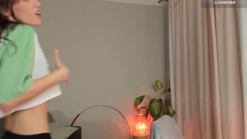 Snapshot of cassisland chatting on December 4, 7:45 pm  cassandra  online show from December 4, 7:45 pm