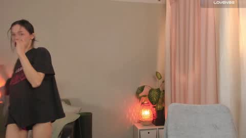 Snapshot of cassisland chatting on December 15, 4:37 pm  cassandra  online show from December 15, 4:37 pm