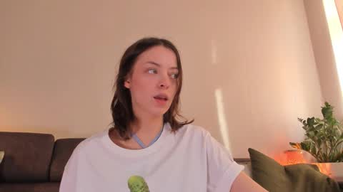 Snapshot of cassisland chatting on September 24, 1:25 pm  cassandra  online show from September 24, 1:25 pm