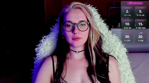 Snapshot of cassy_moore chatting on January 19, 9:23 pm Ellie online show from January 19, 9:23 pm