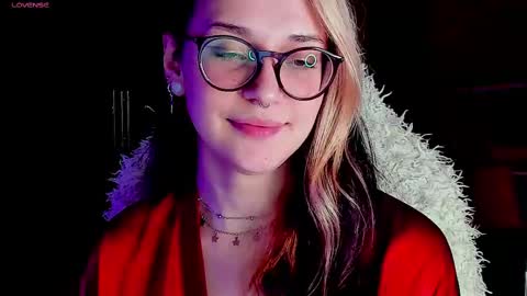 Snapshot of cassy_moore chatting on February 20, 9:31 pm Ellie online show from February 20, 9:31 pm