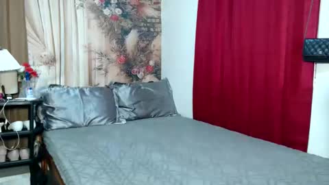 Snapshot of cassydeluxe chatting on May 12, 1:36 am Cassy online show from May 12, 1:36 am