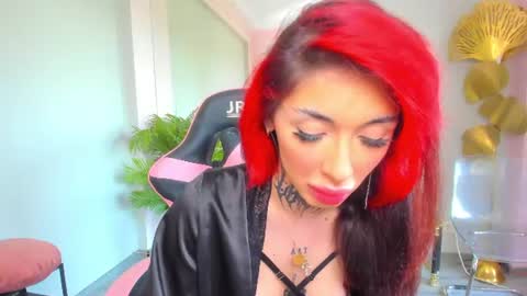 Snapshot of cassyfoxyy chatting on August 5, 6:27 am Cassy online show from August 5, 6:27 am