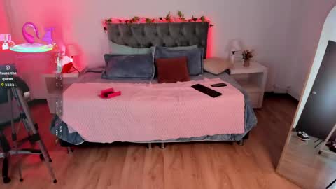 Snapshot of cat__moon__ chatting on April 26, 8:34 am Karol online show from April 26, 8:34 am
