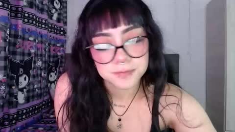 Snapshot of cat_mila_ chatting on March 10, 7:13 am Mila online show from March 10, 7:13 am