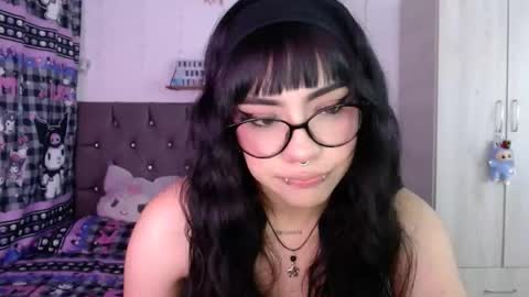 Snapshot of cat_mila_ chatting on March 12, 5:24 am Mila online show from March 12, 5:24 am