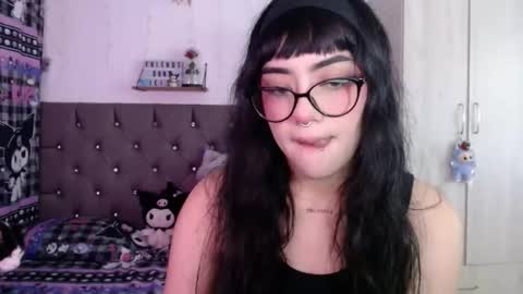 Snapshot of cat_mila_ chatting on March 13, 5:25 am Mila online show from March 13, 5:25 am