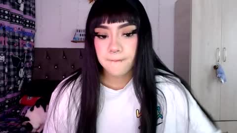 Snapshot of cat_mila_ chatting on March 25, 4:07 am Mila online show from March 25, 4:07 am