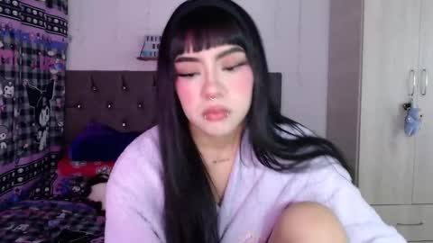 Snapshot of cat_mila_ chatting on March 27, 8:26 am Mila online show from March 27, 8:26 am