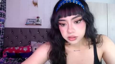 Snapshot of cat_mila_ chatting on April 10, 7:46 am Mila online show from April 10, 7:46 am