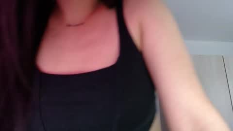 Snapshot of cat_mila_ chatting on April 13, 5:24 am Mila online show from April 13, 5:24 am