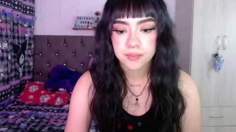Snapshot of cat_mila_ chatting on April 23, 6:03 am Mila online show from April 23, 6:03 am