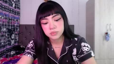 Snapshot of cat_mila_ chatting on April 28, 6:51 am Mila online show from April 28, 6:51 am