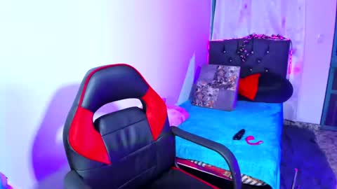 Snapshot of cata_lina_132 chatting on July 27, 12:34 pm catalina online show from July 27, 12:34 pm