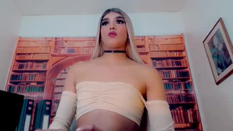 Queen Catalella online show from December 16, 7:19 pm