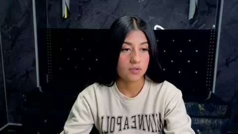 Snapshot of catalella_little_b chatting on June 24, 8:08 pm catalella_little_b online show from June 24, 8:08 pm