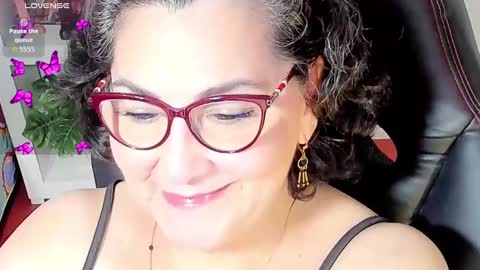 Snapshot of cataleya_mom_ chatting on October 21, 2:56 am cataleya  online show from October 21, 2:56 am