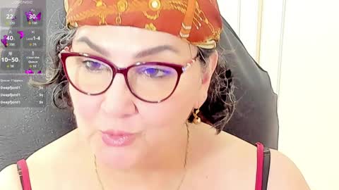 Snapshot of cataleya_mom_ chatting on April 23, 8:55 pm cataleya online show from April 23, 8:55 pm