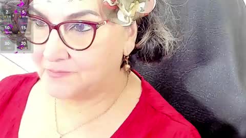 Snapshot of cataleya_mom_ chatting on May 15, 10:33 am cataleya online show from May 15, 10:33 am