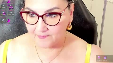 Snapshot of cataleya_mom_ chatting on May 20, 7:31 pm cataleya online show from May 20, 7:31 pm