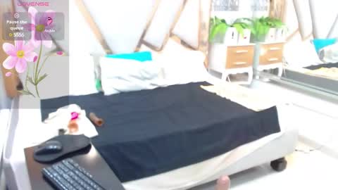 Snapshot of catalillina_love1 chatting on December 28, 12:35 pm Cata online show from December 28, 12:35 pm