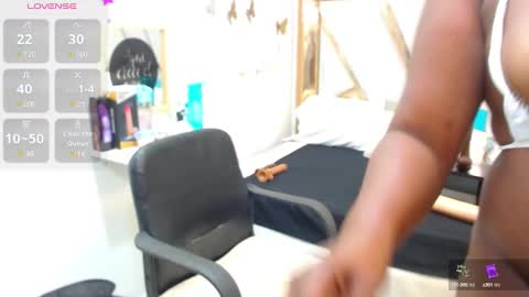 Snapshot of catalillina_love1 chatting on February 15, 6:23 pm Cata online show from February 15, 6:23 pm