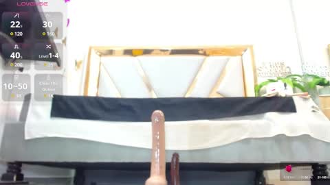 Snapshot of catalillina_love1 chatting on February 25, 12:34 pm Cata online show from February 25, 12:34 pm