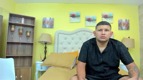 Snapshot of catalina_and_jhon chatting on October 13, 1:11 pm Jhon and Catalina online show from October 13, 1:11 pm