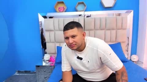 Snapshot of catalina_and_jhon chatting on October 15, 12:27 pm Jhon and Catalina online show from October 15, 12:27 pm