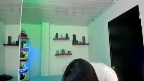 Catalina online show from December 6, 9:13 pm