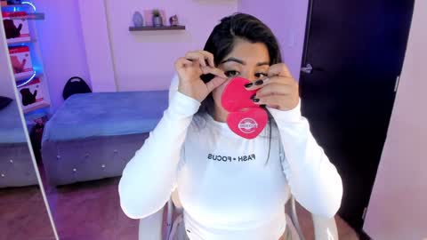 Catalina online show from December 13, 5:32 pm