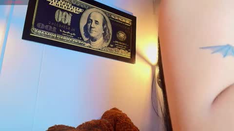 Catalina online show from March 18, 5:27 pm